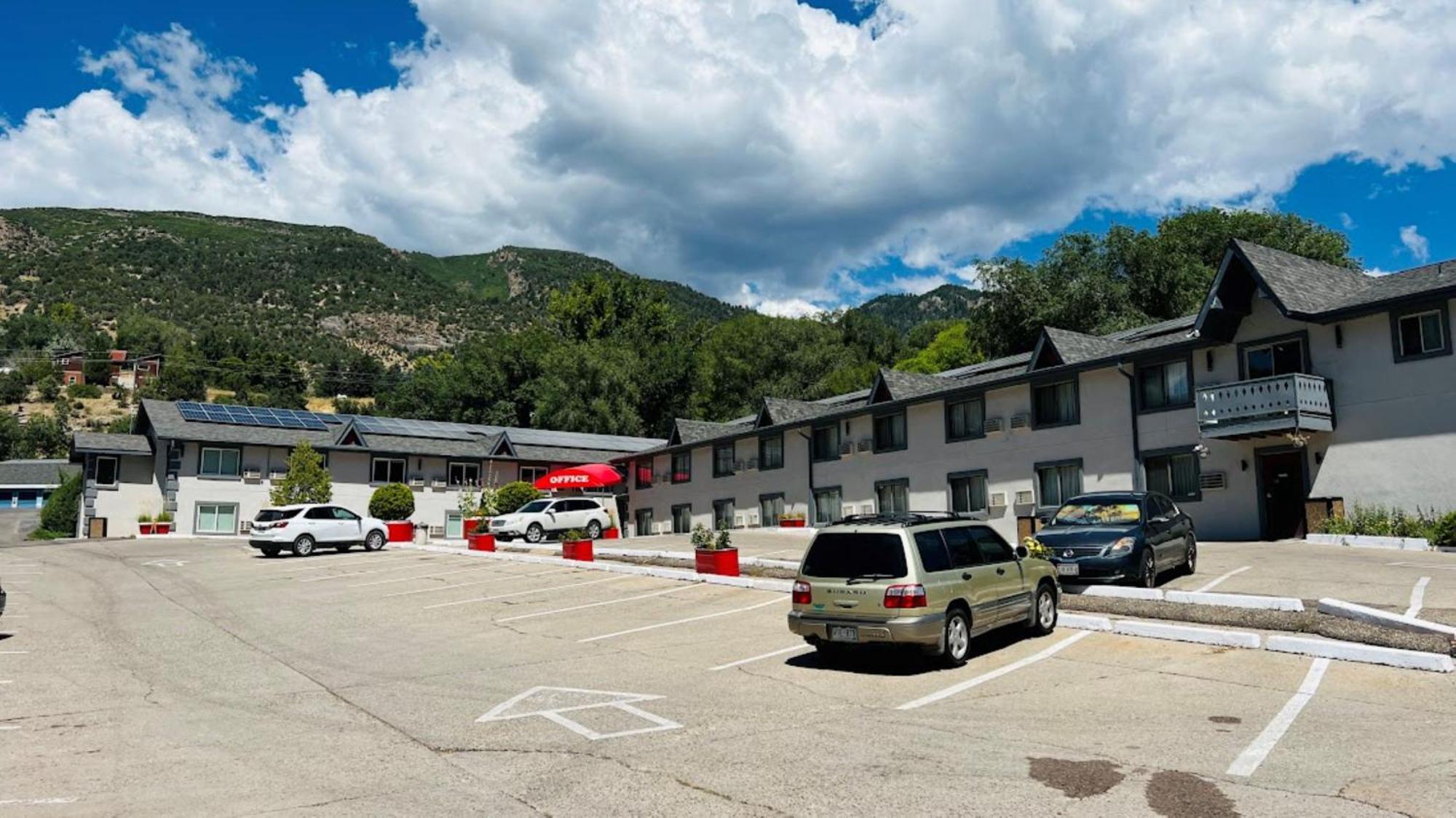 Adventure Inn - Glenwood Springs Exterior photo